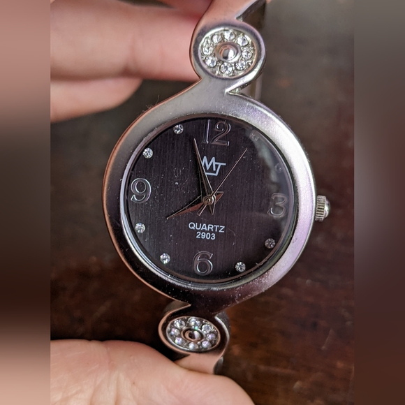 Silver white studs watch - Picture 2 of 4